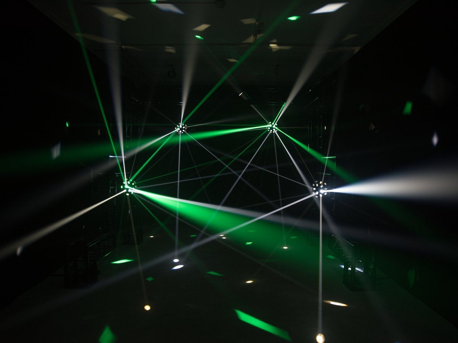 EUROLITE LED Z-2000 Strahlen Lichteffekt mit DMX, Auto- und Musikmodus
